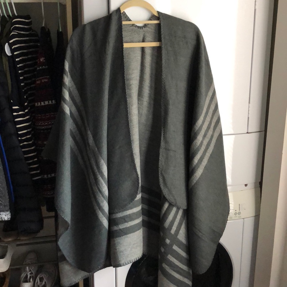 Reversible cape